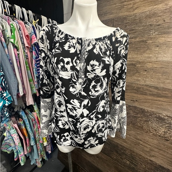 White House Black Market Black and White Floral Bell Sleeved Blouse - Picture 1 of 9